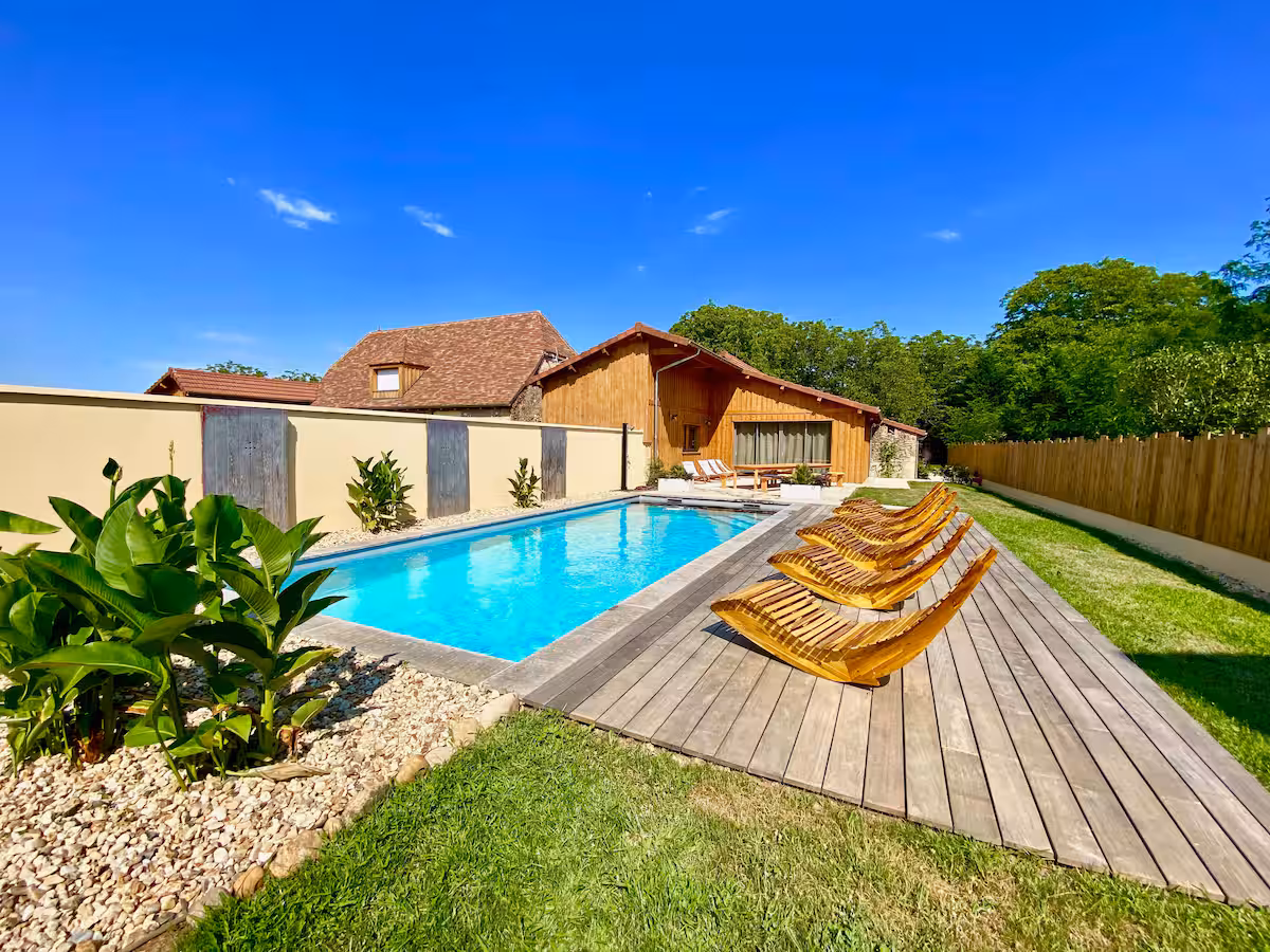 Piscine privée du gîte La Vallée